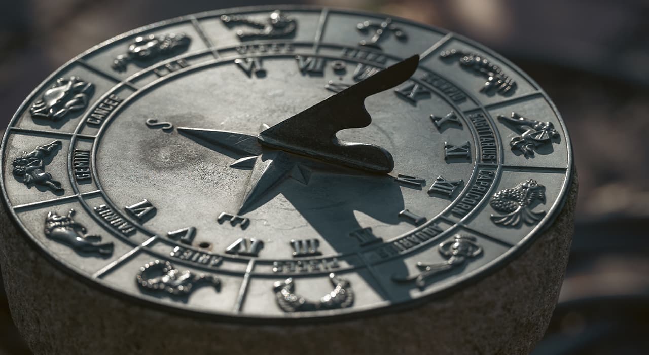 Solar clocks 2eSTbar